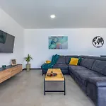 Aura By Interhome *