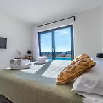Aura By Interhome Ferienhaus Pula