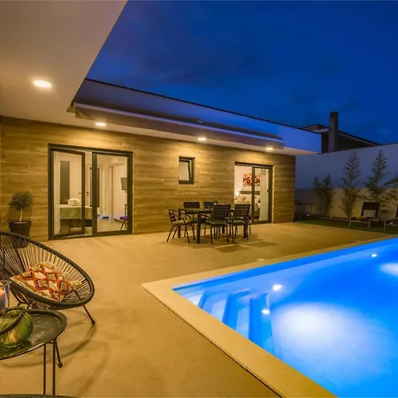 Holiday home Aura By Interhome *