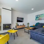 Aura By Interhome *