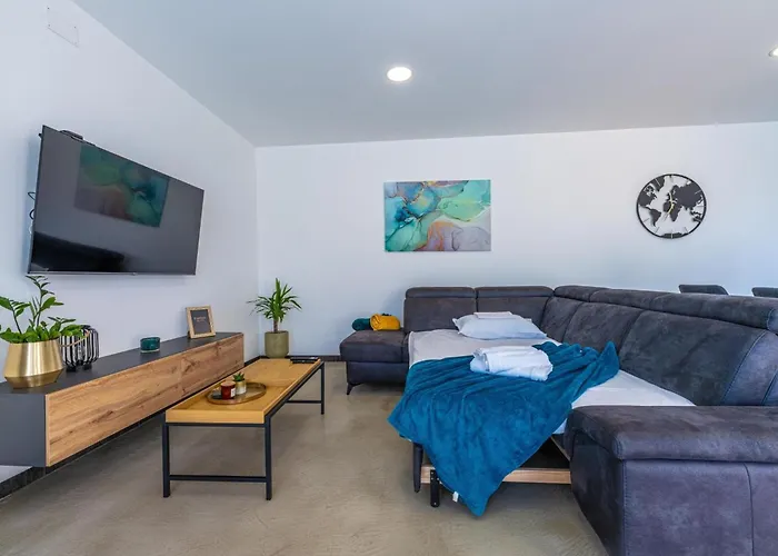 Aura By Interhome Pula