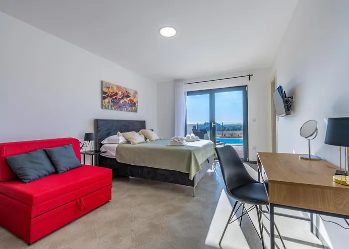 Aura By Interhome Пула