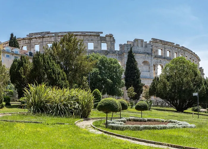 Aura By Interhome Пула