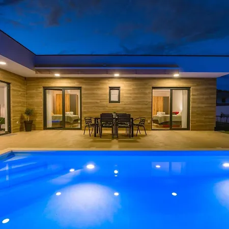 Aura By Interhome * Pula