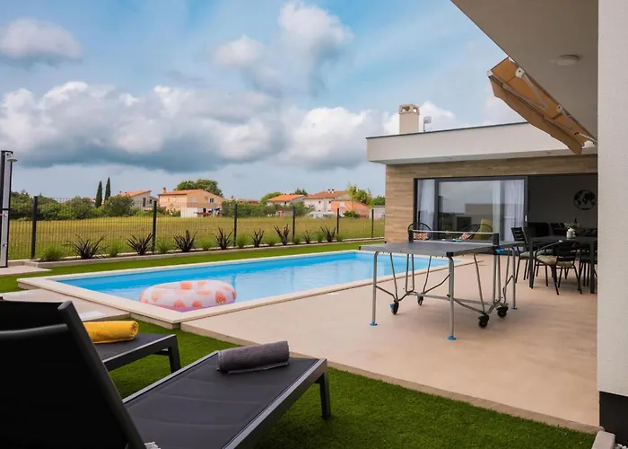 Aura By Interhome Pula